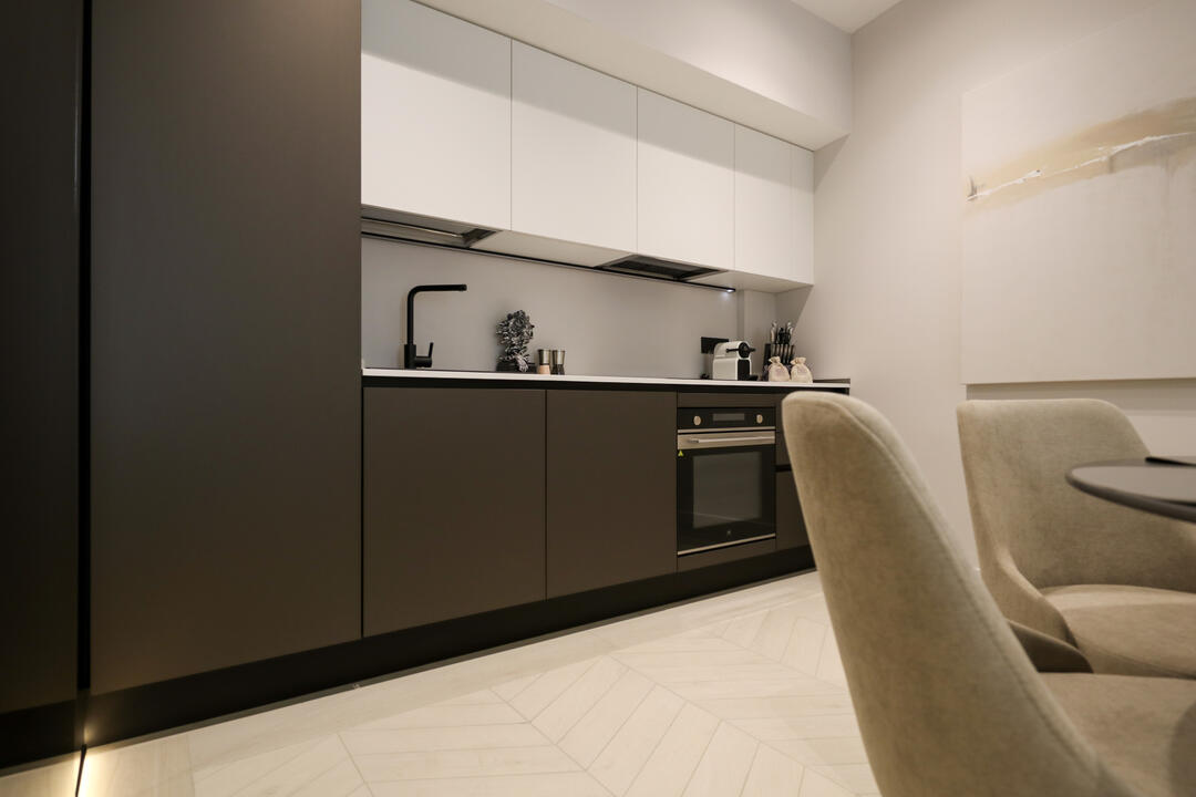 Custom-built kitchen, fully equipped with an eye for detail.